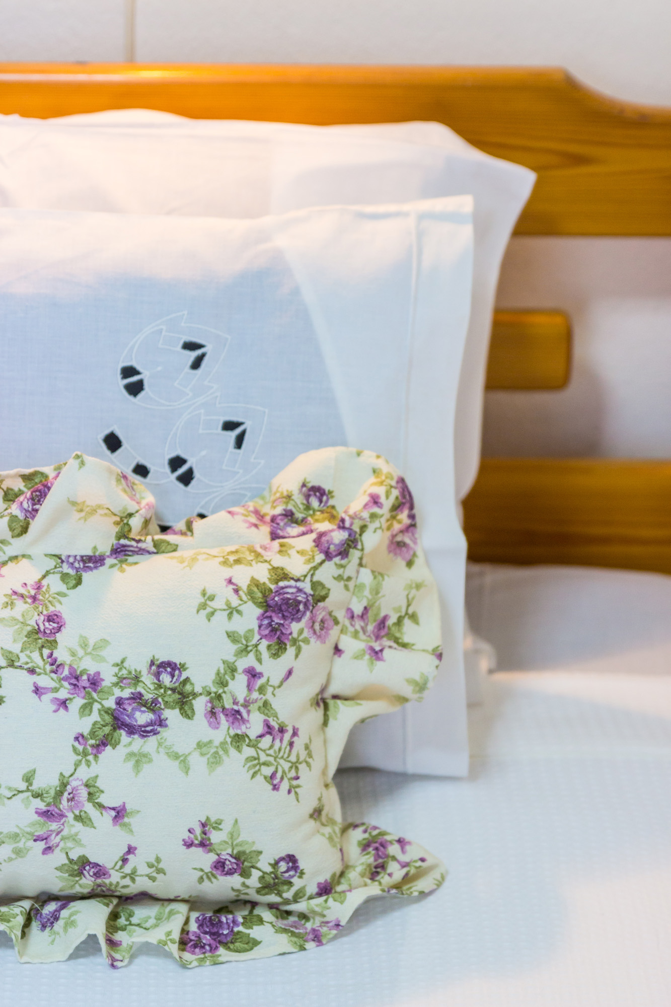 bedroom detail (3)